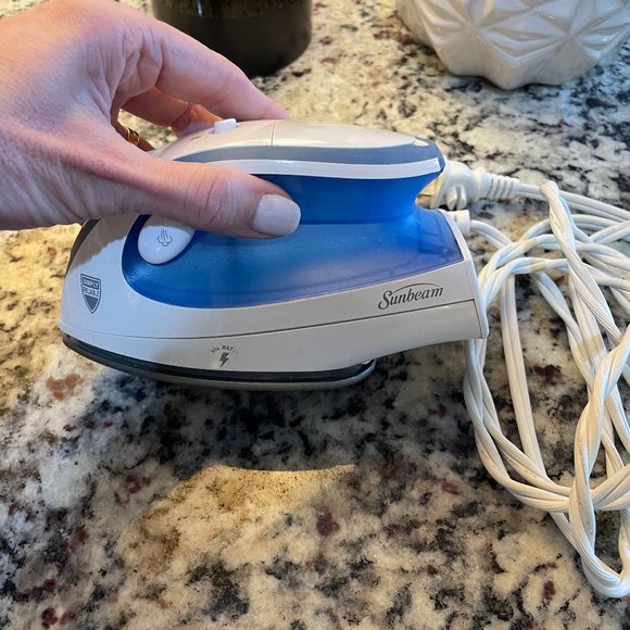 Sunbeam Other - Sunbeam Hot-2-Trot Travel Compact Steam Iron Non-Stick 800 Watt